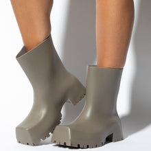 Load image into Gallery viewer, GREY CHUNKY WET BOOTS
